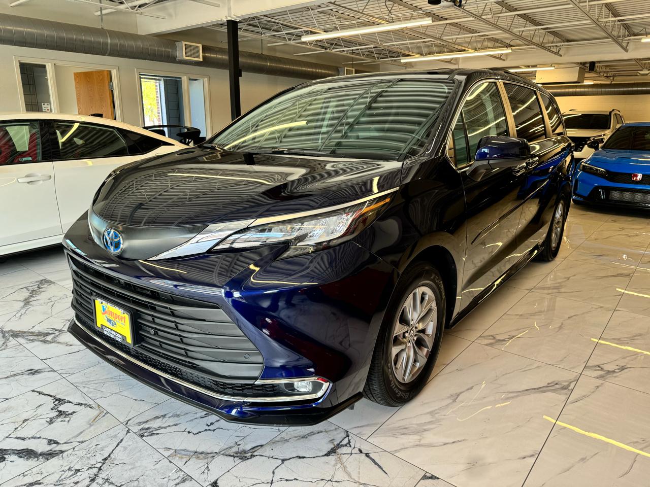 Toyota Sienna 5dr 7-Pass Van V6 XLE AWD (Natl) 2023