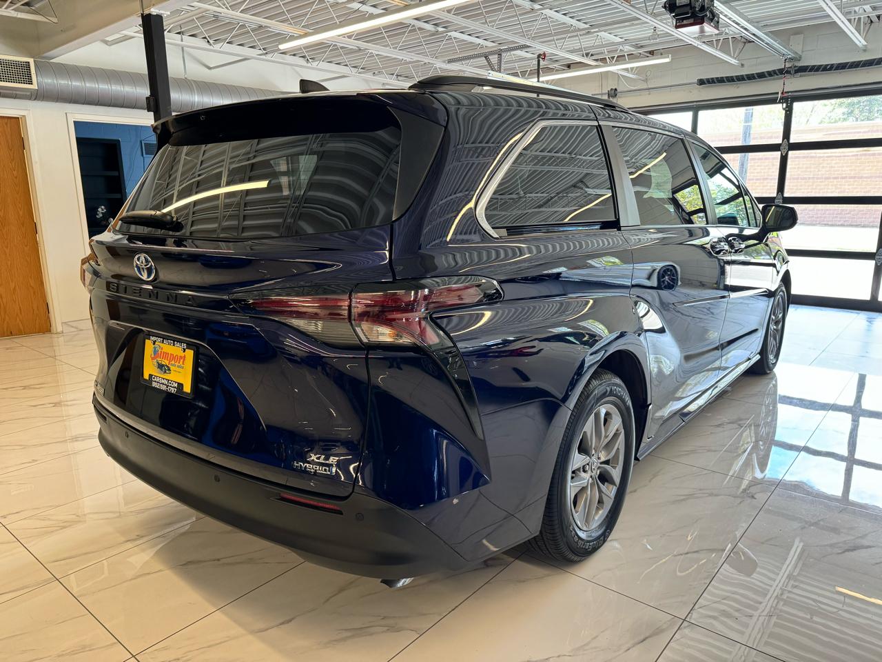 Toyota Sienna 5dr 7-Pass Van V6 XLE AWD (Natl) 2023