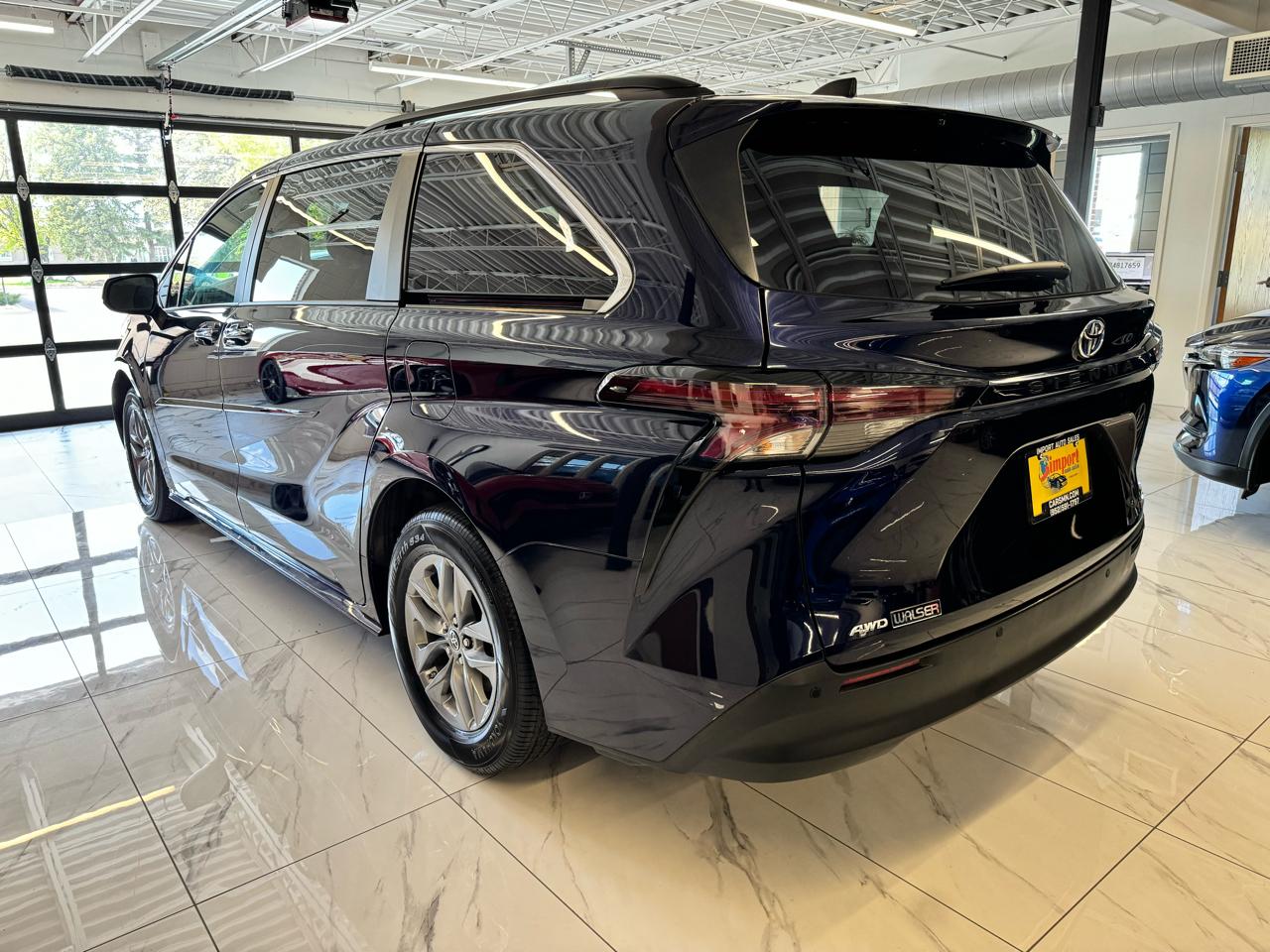Toyota Sienna 5dr 7-Pass Van V6 XLE AWD (Natl) 2023