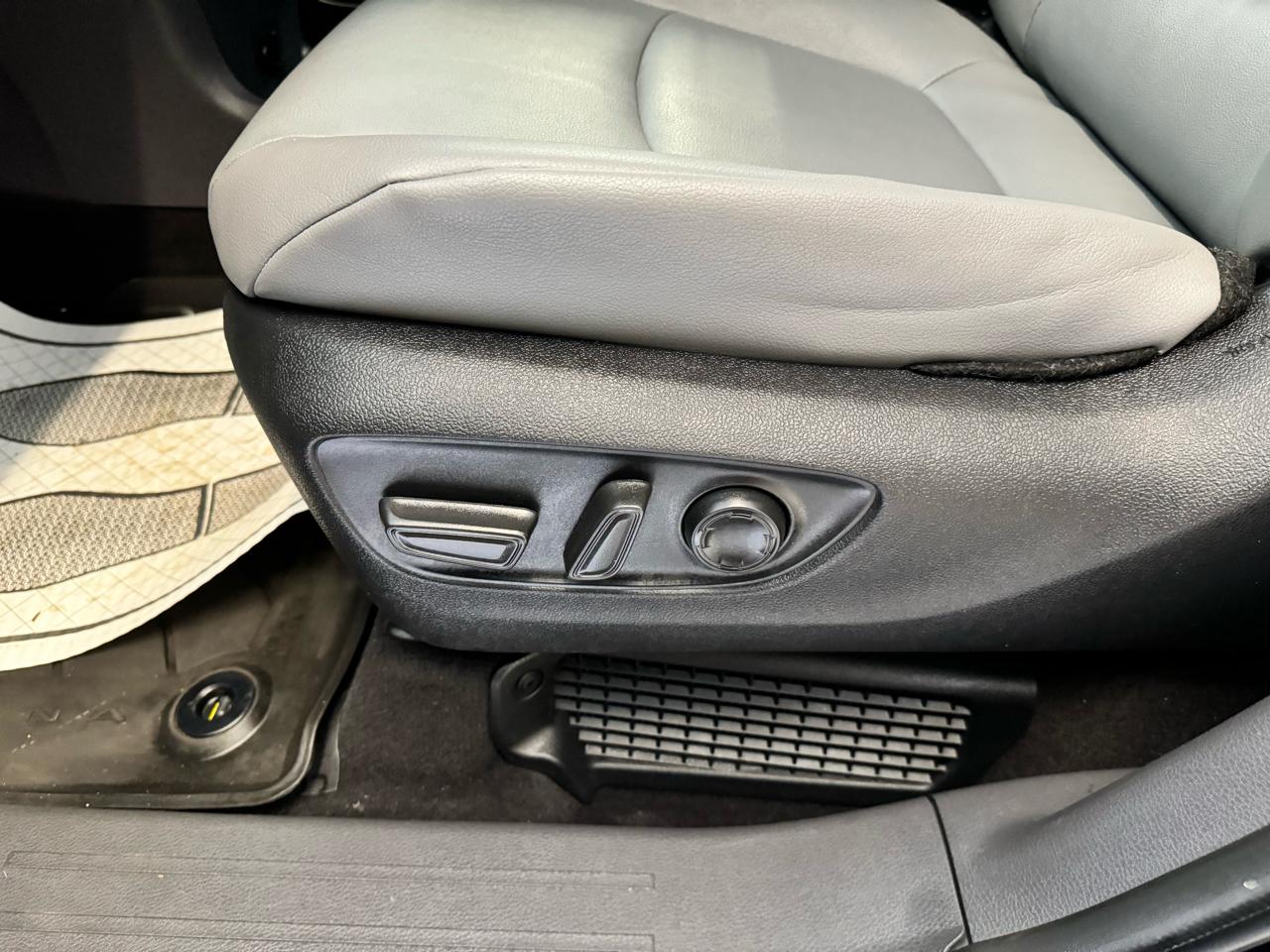 Toyota Sienna 5dr 7-Pass Van V6 XLE AWD (Natl) 2023