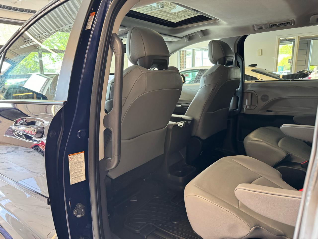 Toyota Sienna 5dr 7-Pass Van V6 XLE AWD (Natl) 2023