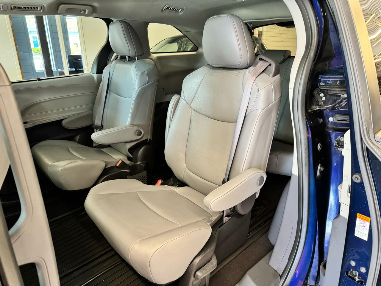Toyota Sienna 5dr 7-Pass Van V6 XLE AWD (Natl) 2023