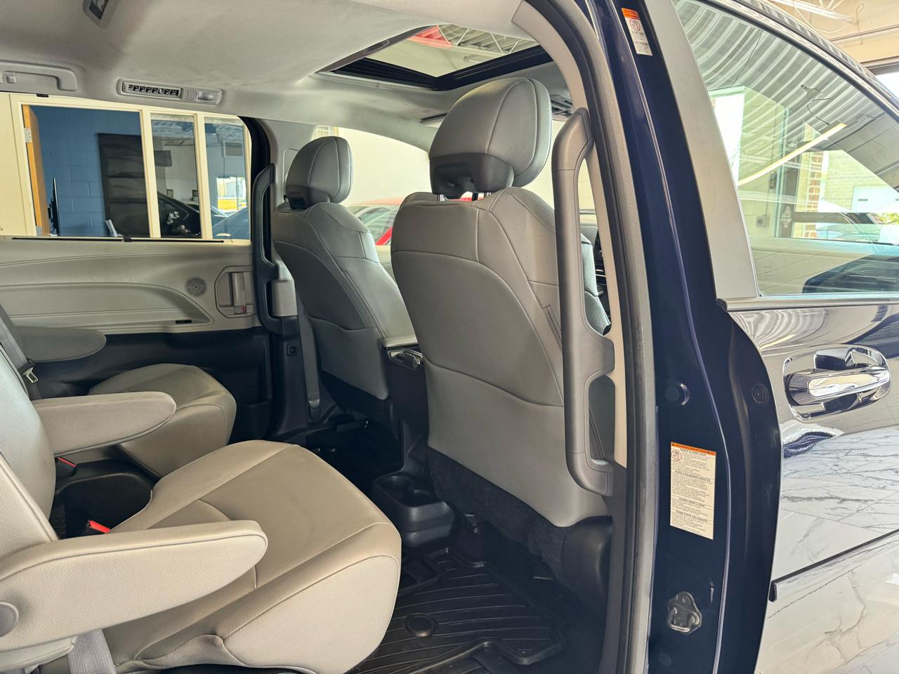 Toyota Sienna 5dr 7-Pass Van V6 XLE AWD (Natl) 2023