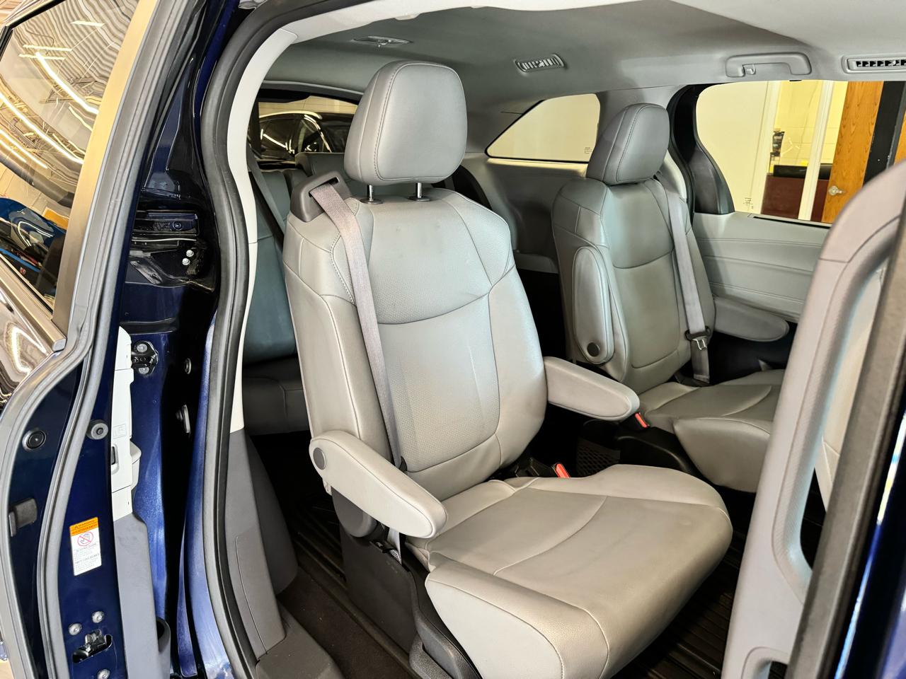 Toyota Sienna 5dr 7-Pass Van V6 XLE AWD (Natl) 2023