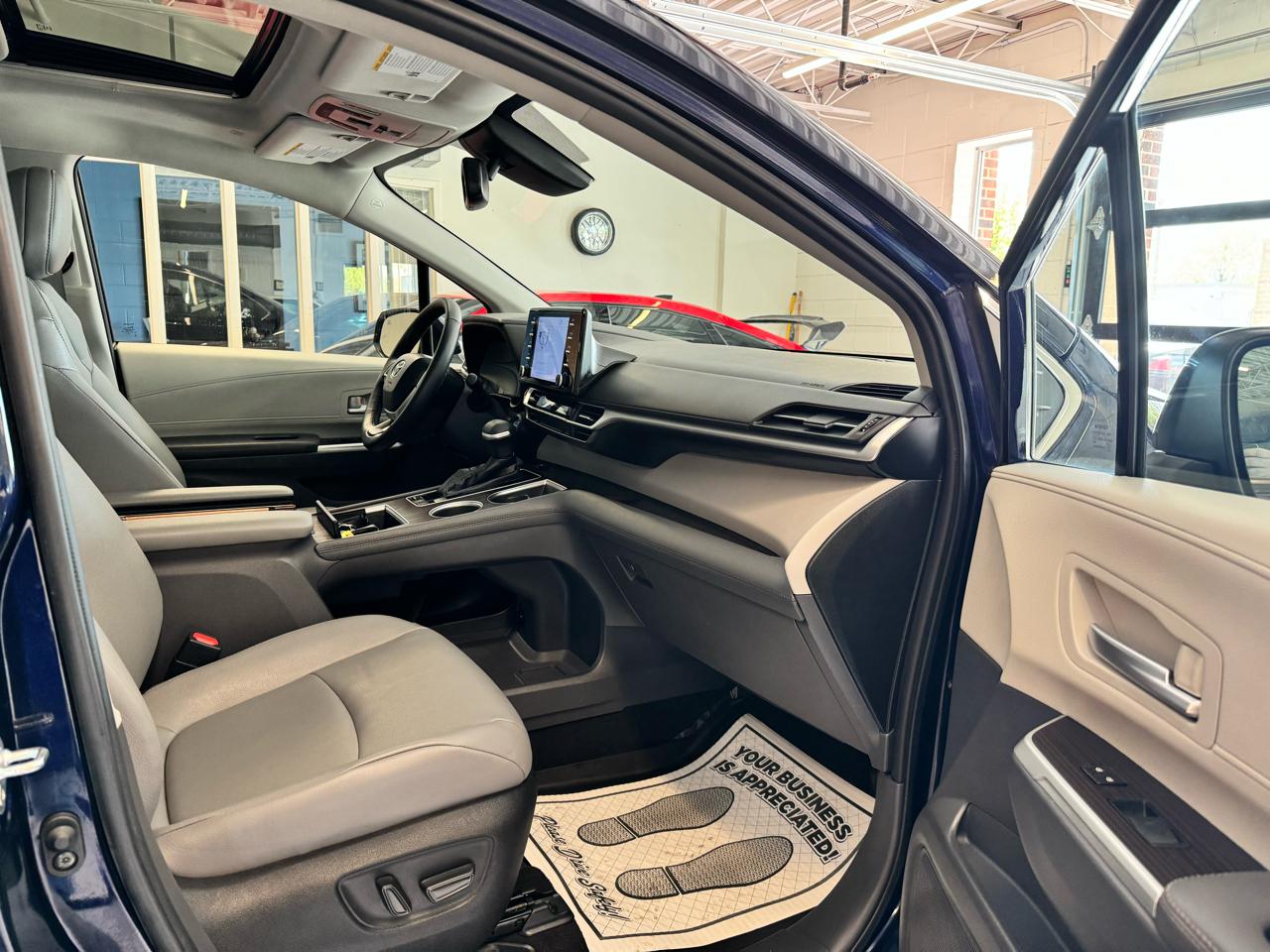 Toyota Sienna 5dr 7-Pass Van V6 XLE AWD (Natl) 2023