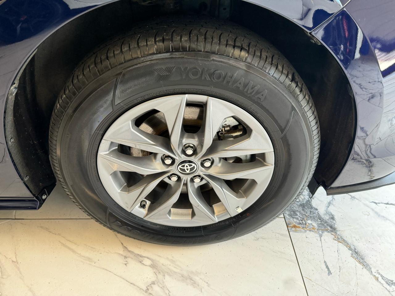 Toyota Sienna 5dr 7-Pass Van V6 XLE AWD (Natl) 2023