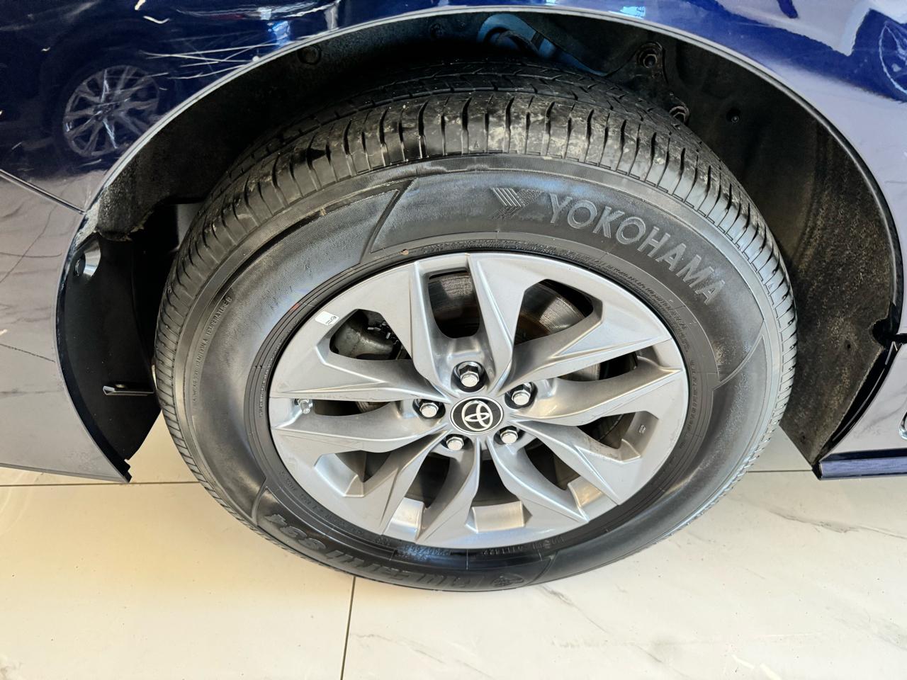 Toyota Sienna 5dr 7-Pass Van V6 XLE AWD (Natl) 2023