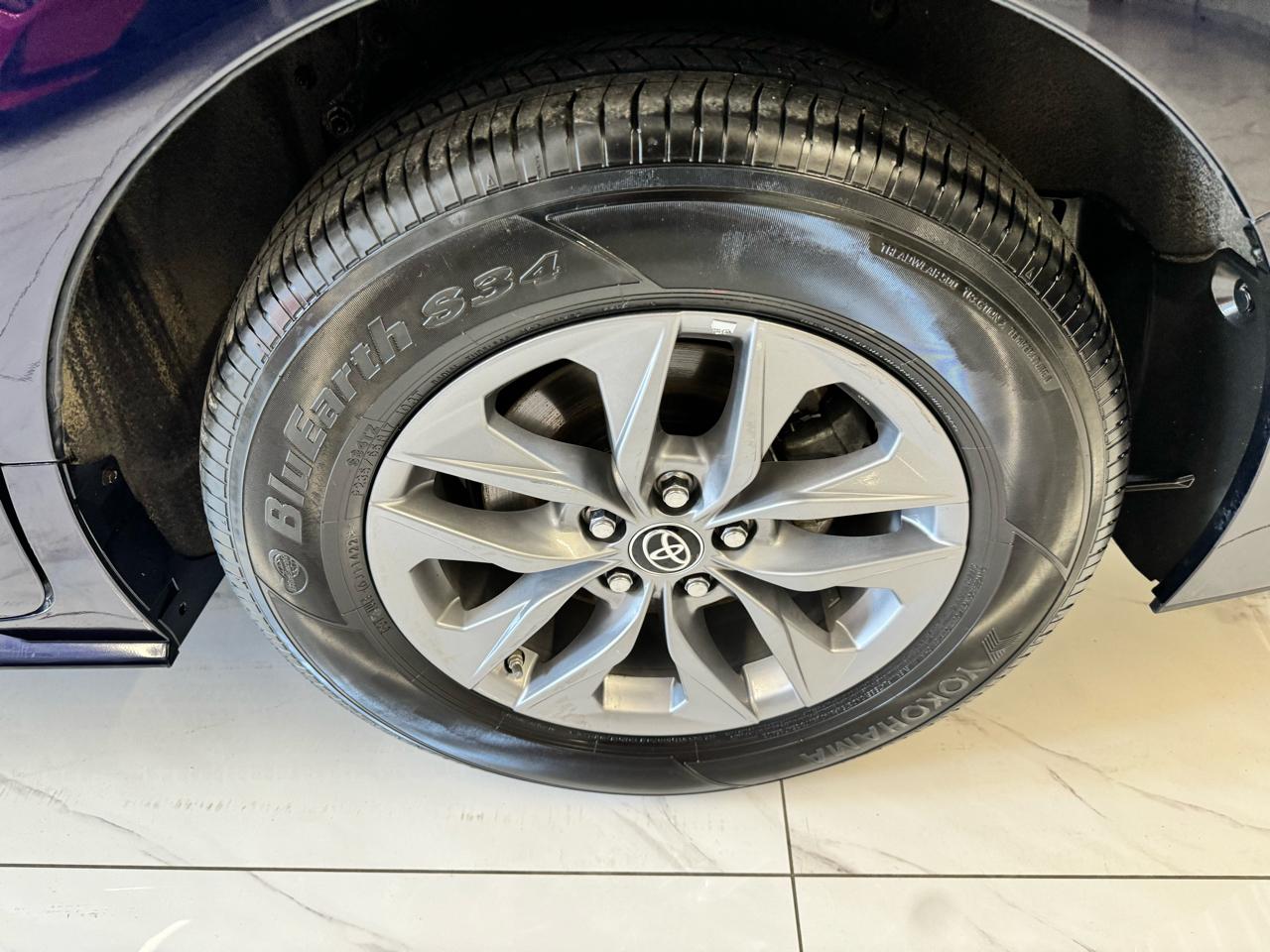 Toyota Sienna 5dr 7-Pass Van V6 XLE AWD (Natl) 2023