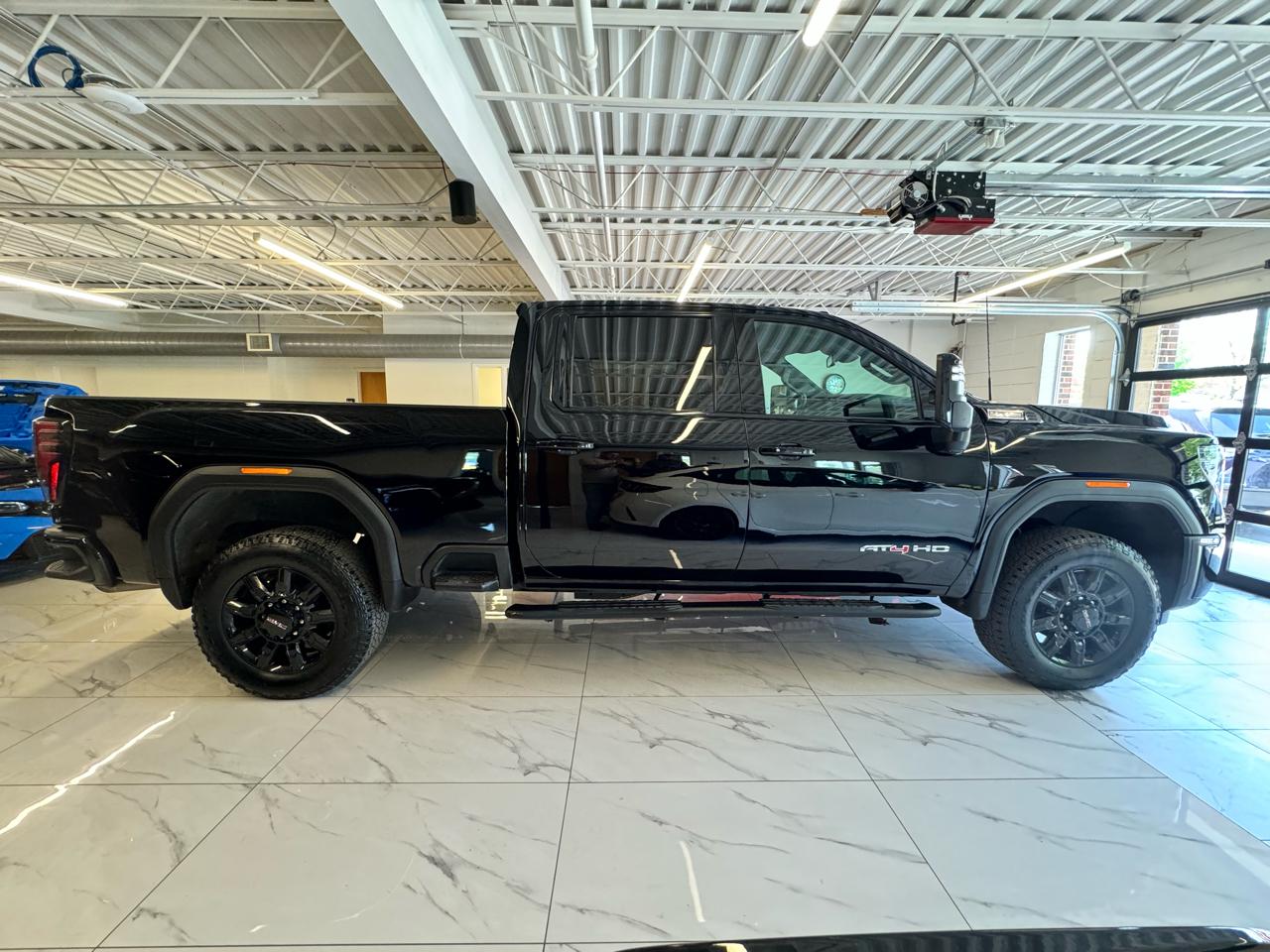 GMC Sierra 2500HD 4WD Crew Cab 159" AT4 2024