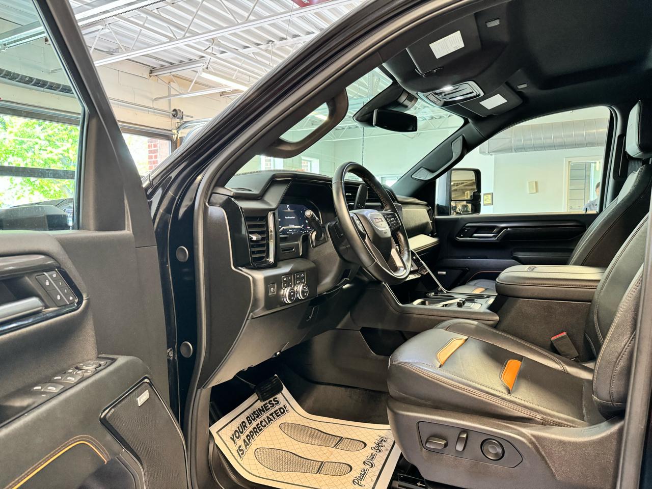 GMC Sierra 2500HD 4WD Crew Cab 159" AT4 2024