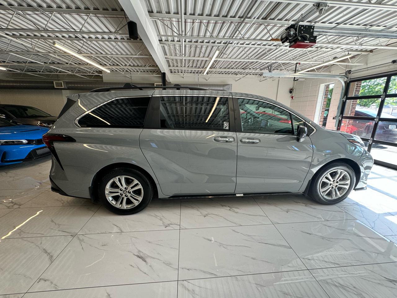 Toyota Sienna XSE AWD 7-Passenger (Natl) 2023