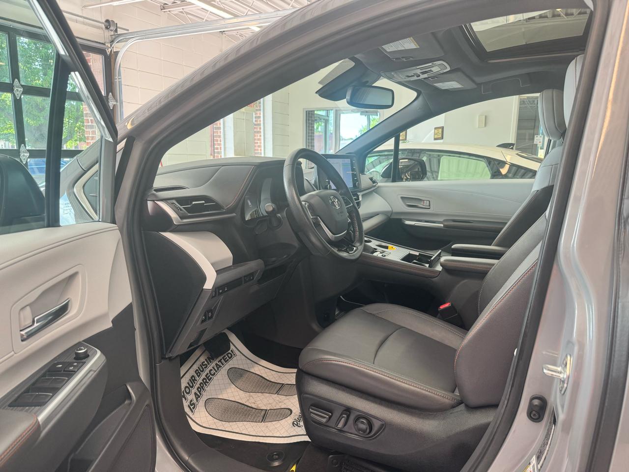 Toyota Sienna XSE AWD 7-Passenger (Natl) 2023