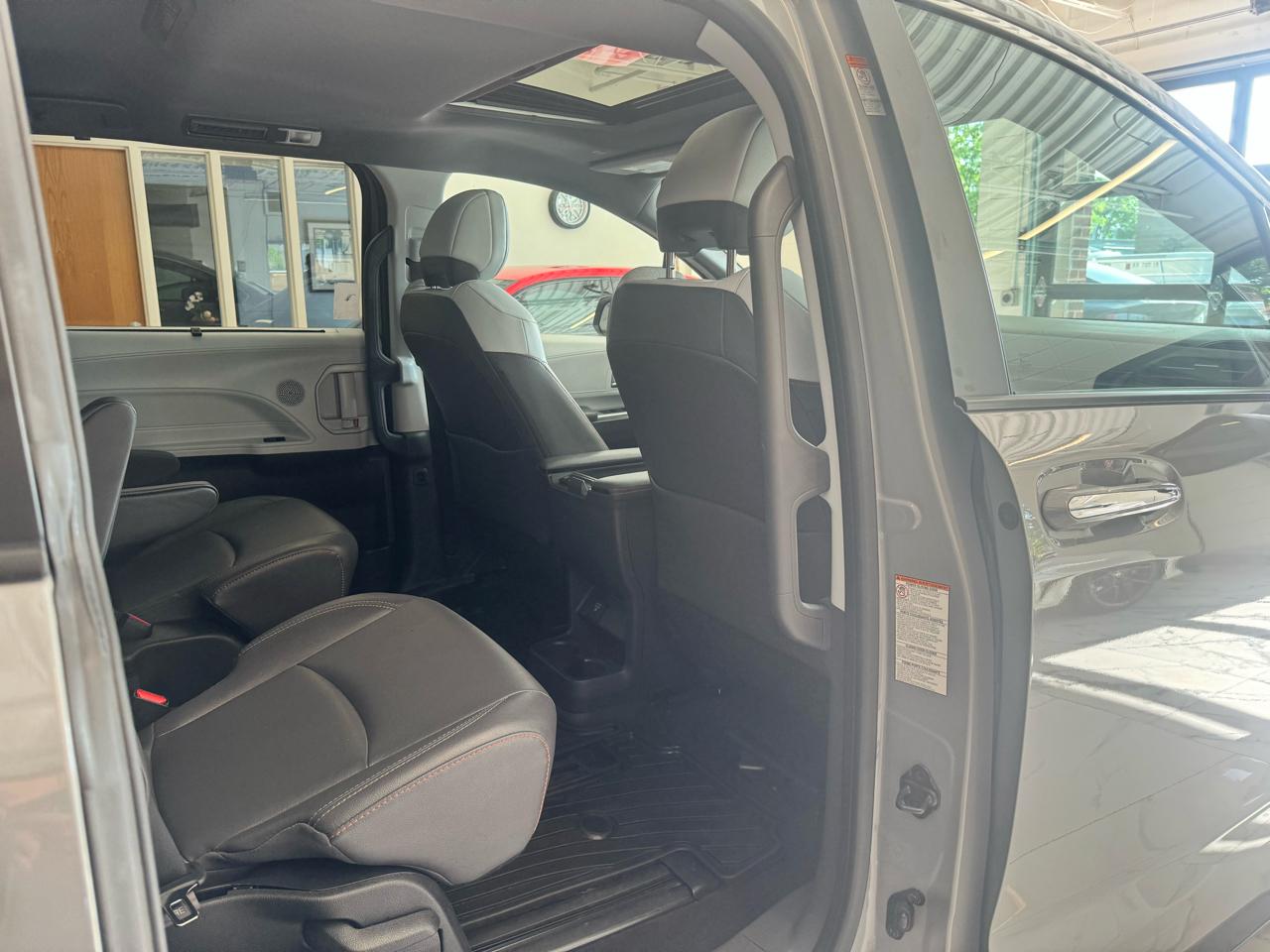 Toyota Sienna XSE AWD 7-Passenger (Natl) 2023