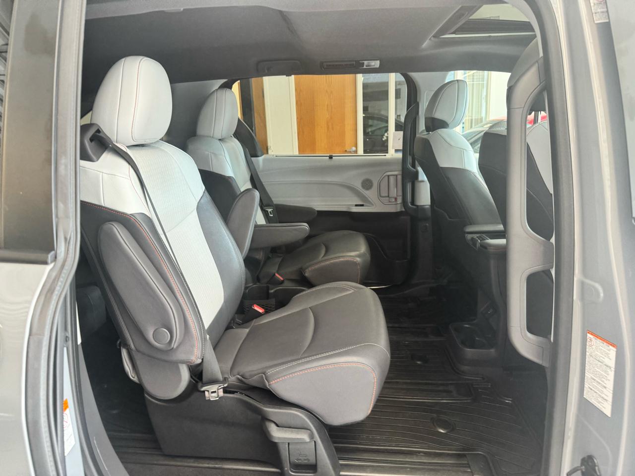 Toyota Sienna XSE AWD 7-Passenger (Natl) 2023