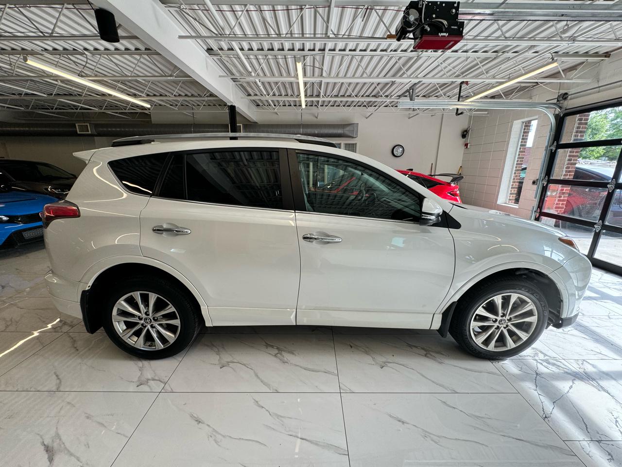 Toyota RAV4 Limited AWD (Natl) 2017