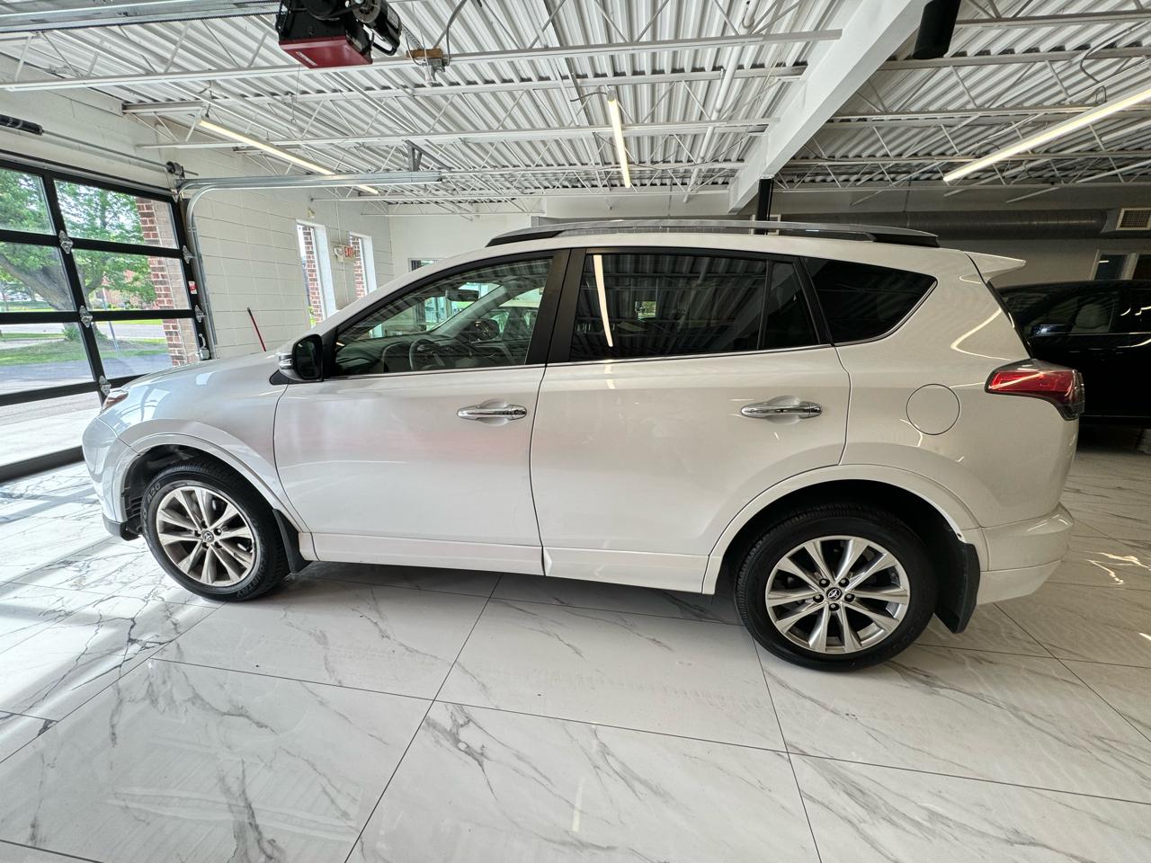 Toyota RAV4 Limited AWD (Natl) 2017