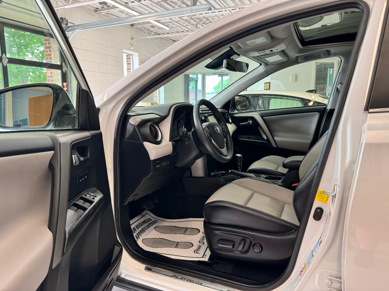 Toyota RAV4 Limited AWD (Natl) 2017