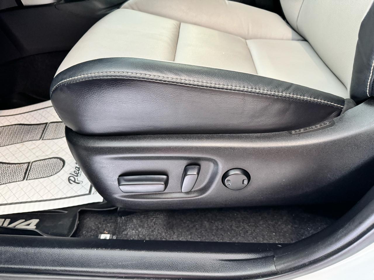 Toyota RAV4 Limited AWD (Natl) 2017
