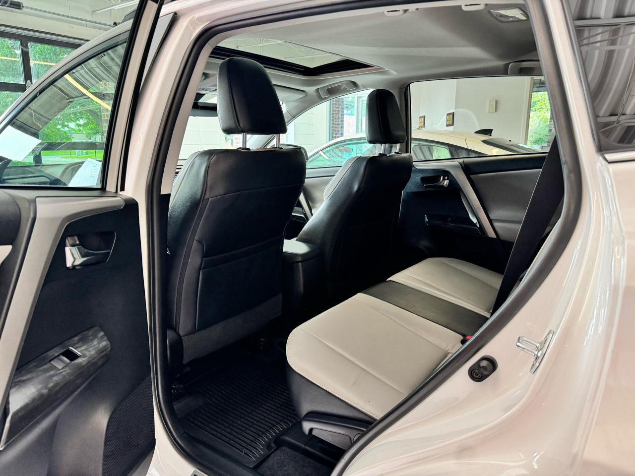 Toyota RAV4 Limited AWD (Natl) 2017