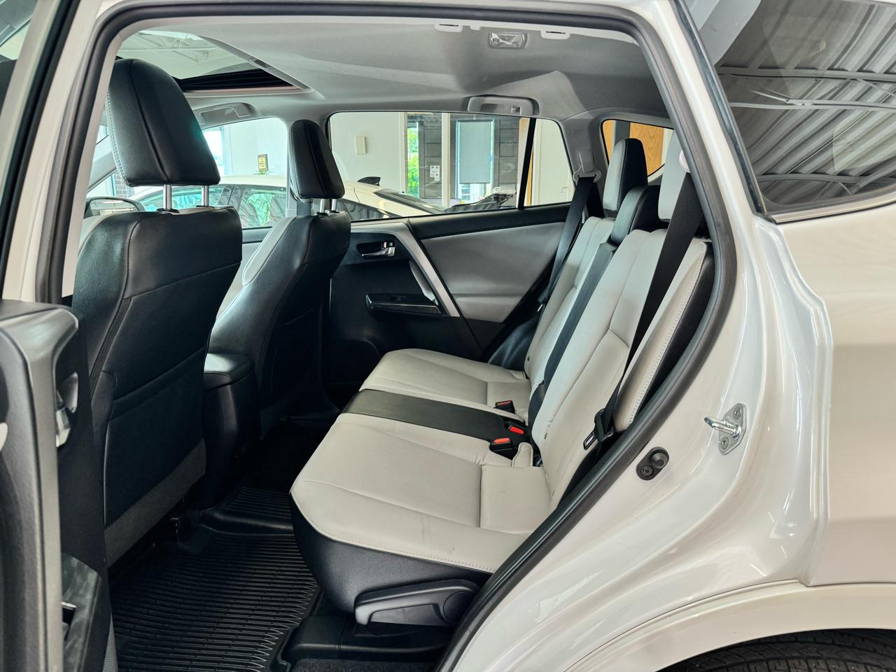 Toyota RAV4 Limited AWD (Natl) 2017