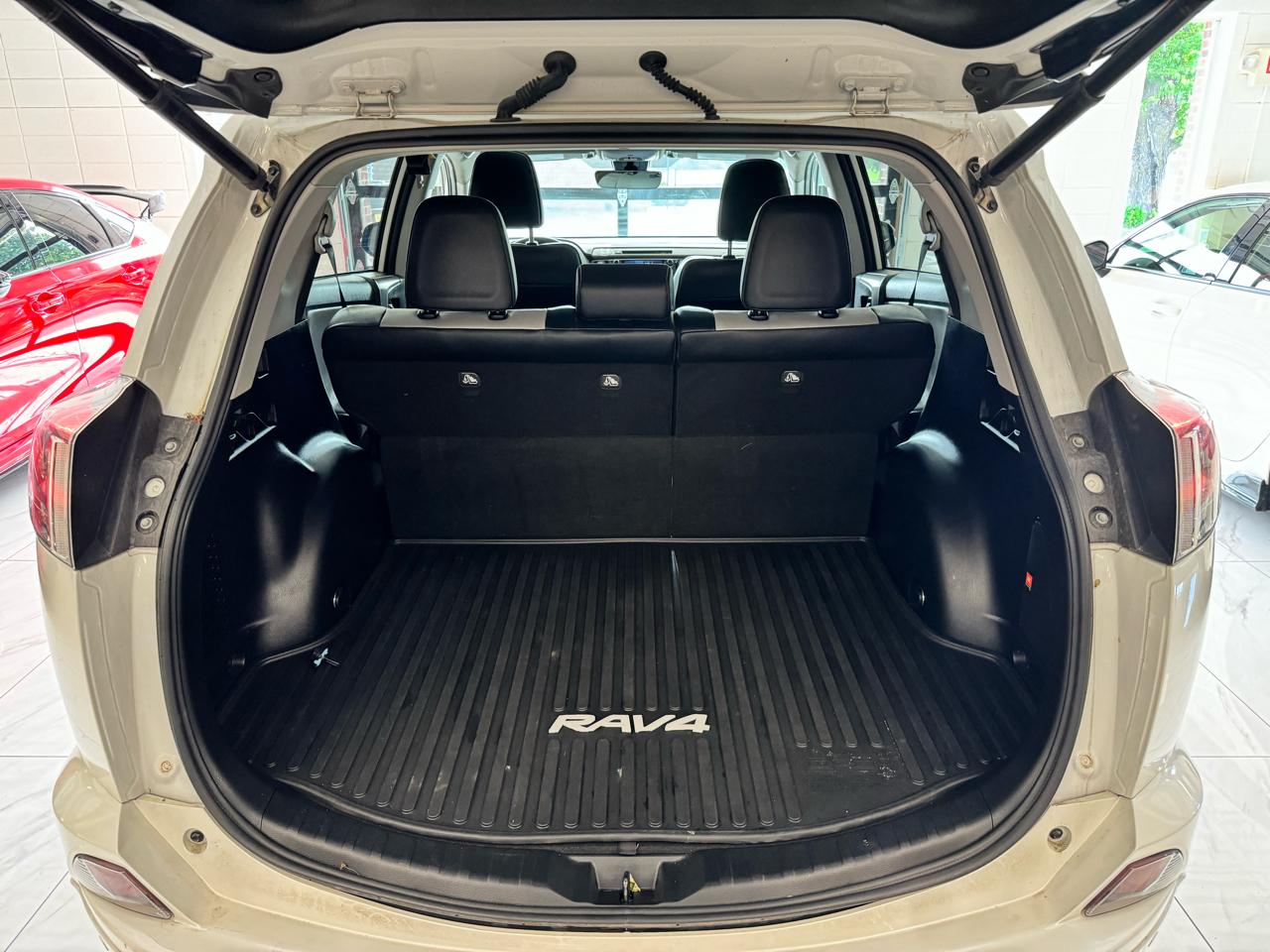 Toyota RAV4 Limited AWD (Natl) 2017