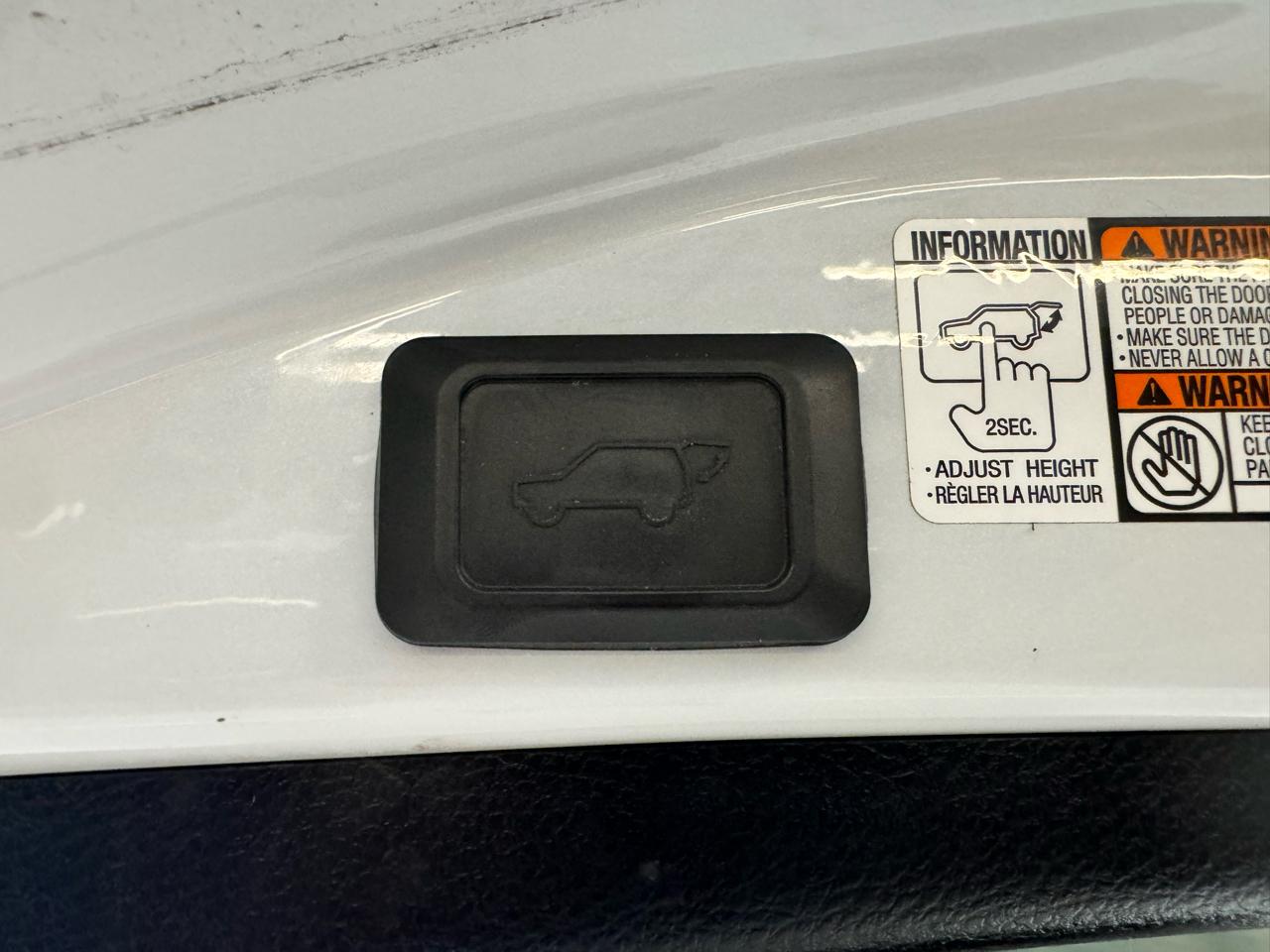 Toyota RAV4 Limited AWD (Natl) 2017