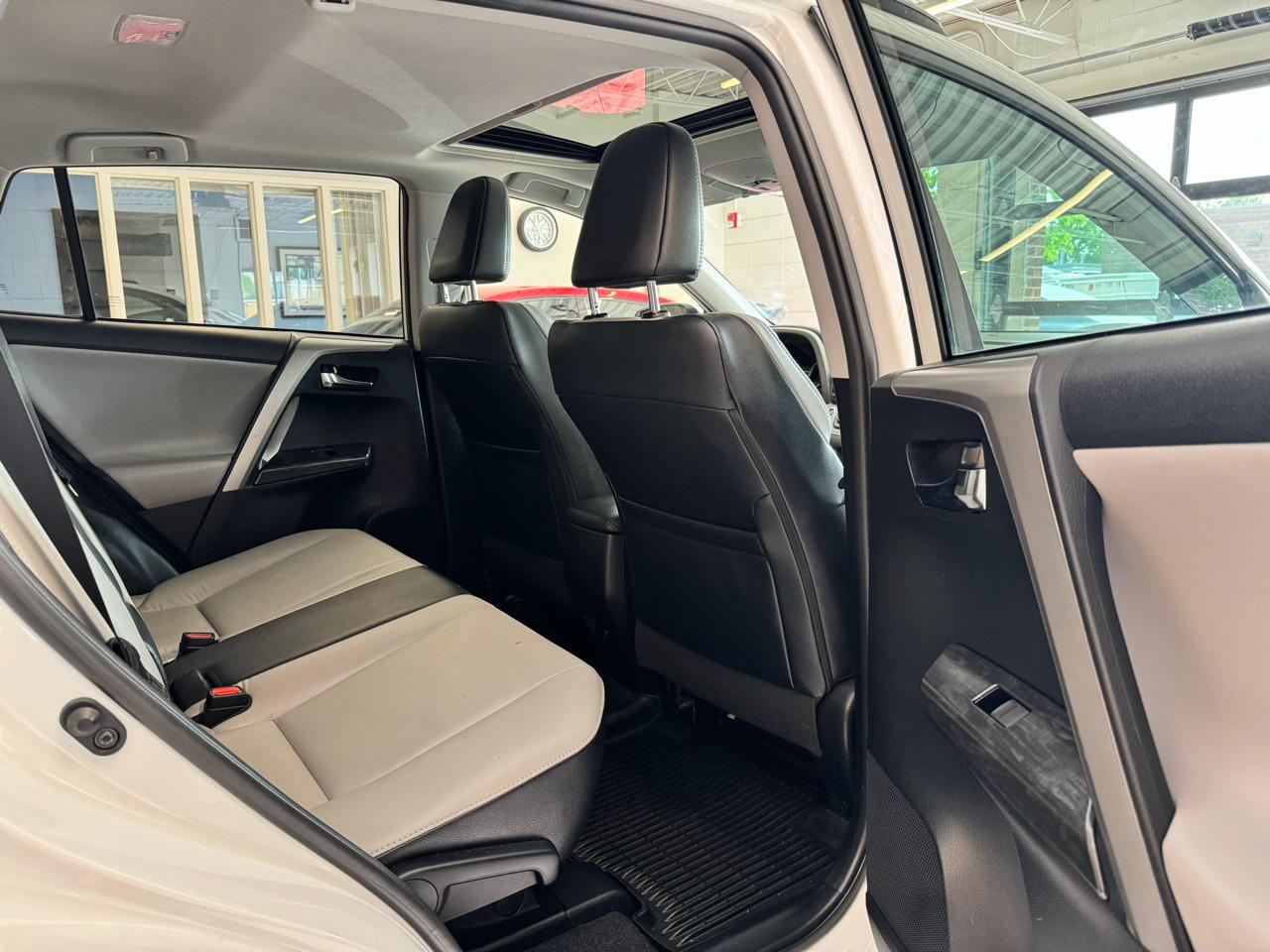 Toyota RAV4 Limited AWD (Natl) 2017