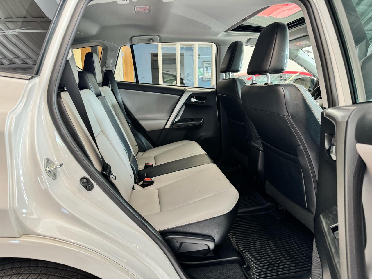 Toyota RAV4 Limited AWD (Natl) 2017