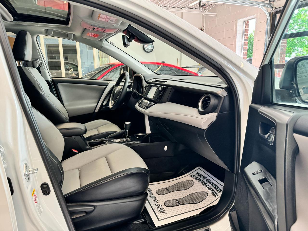 Toyota RAV4 Limited AWD (Natl) 2017
