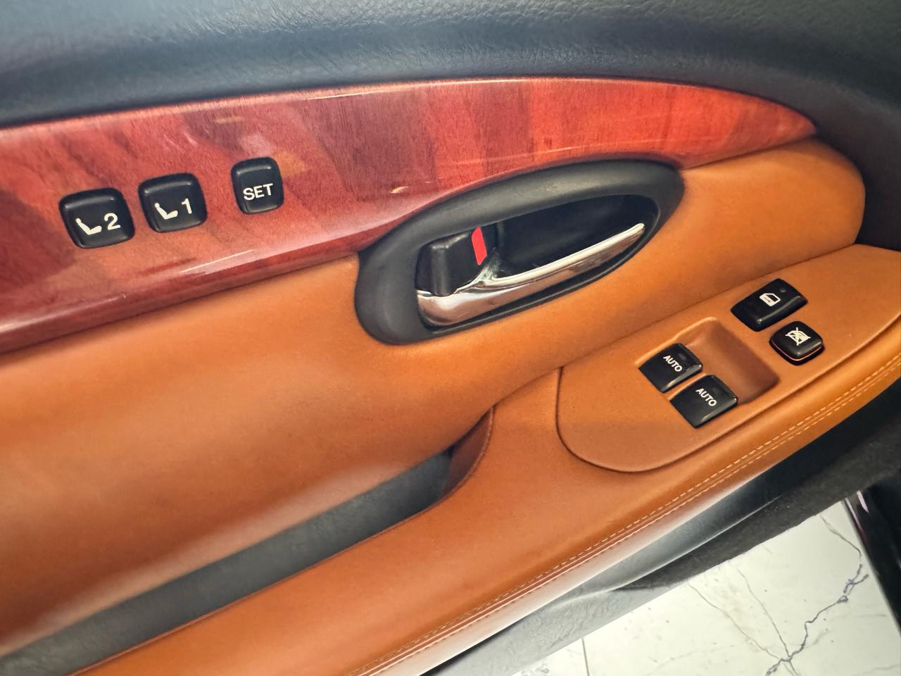 Lexus SC 430 2dr Convertible 2005