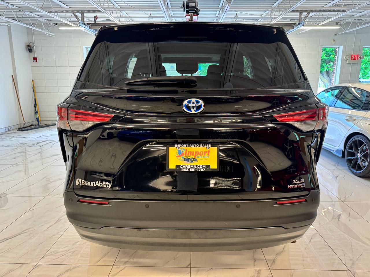 Toyota Sienna XLE FWD Mobility Access 7-Passenger V6 2022