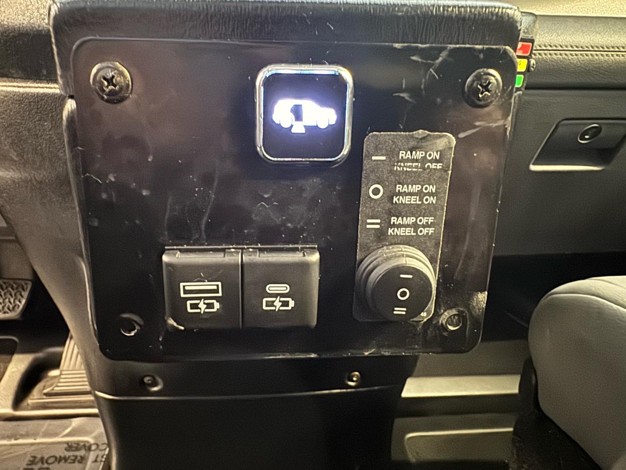 Toyota Sienna XLE FWD Mobility Access 7-Passenger V6 2022