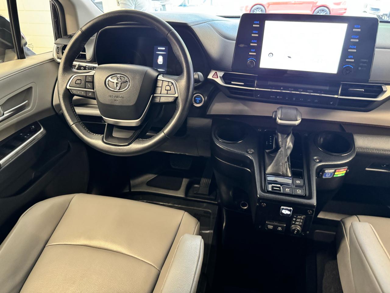 Toyota Sienna XLE FWD Mobility Access 7-Passenger V6 2022
