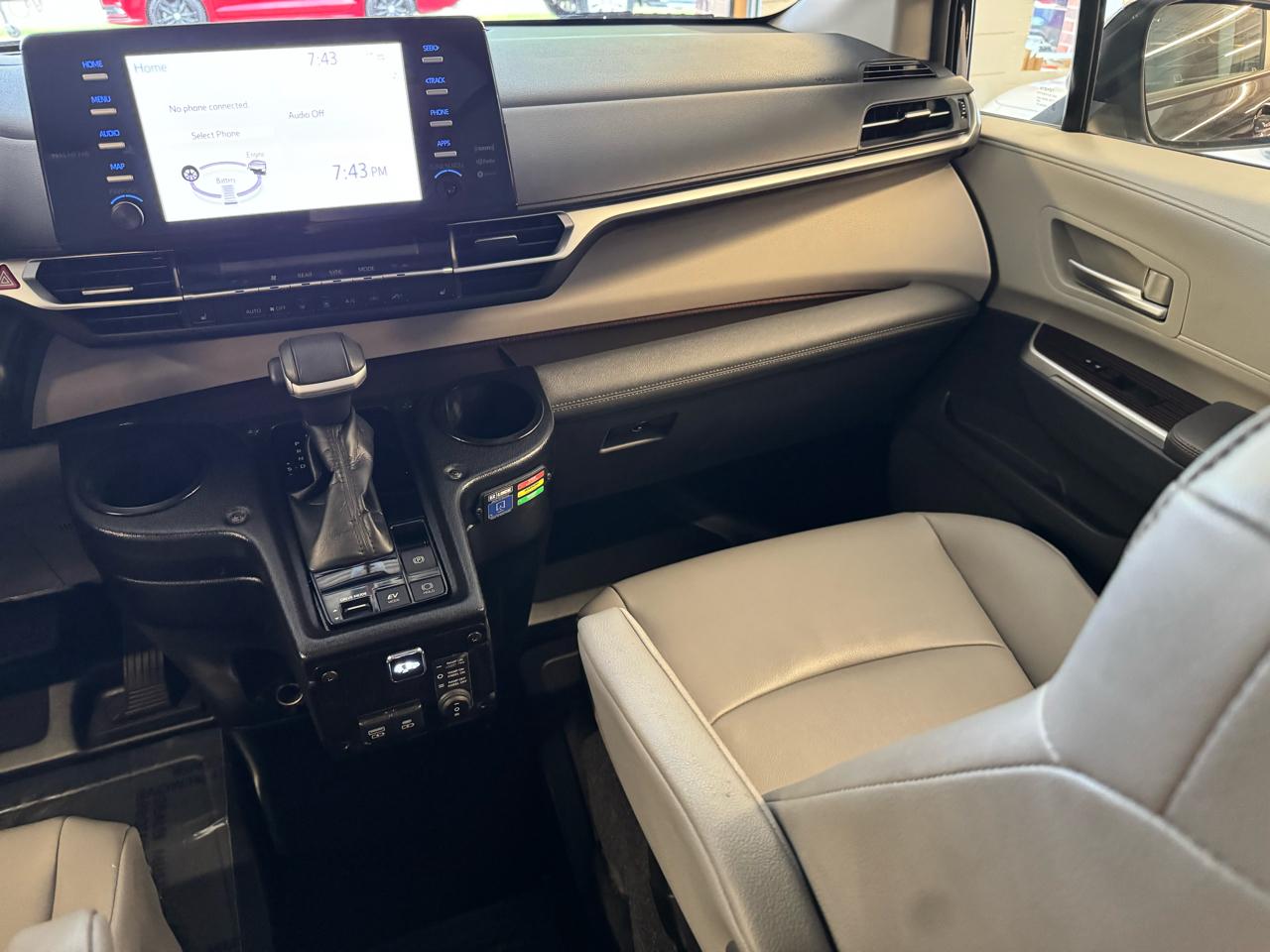 Toyota Sienna XLE FWD Mobility Access 7-Passenger V6 2022