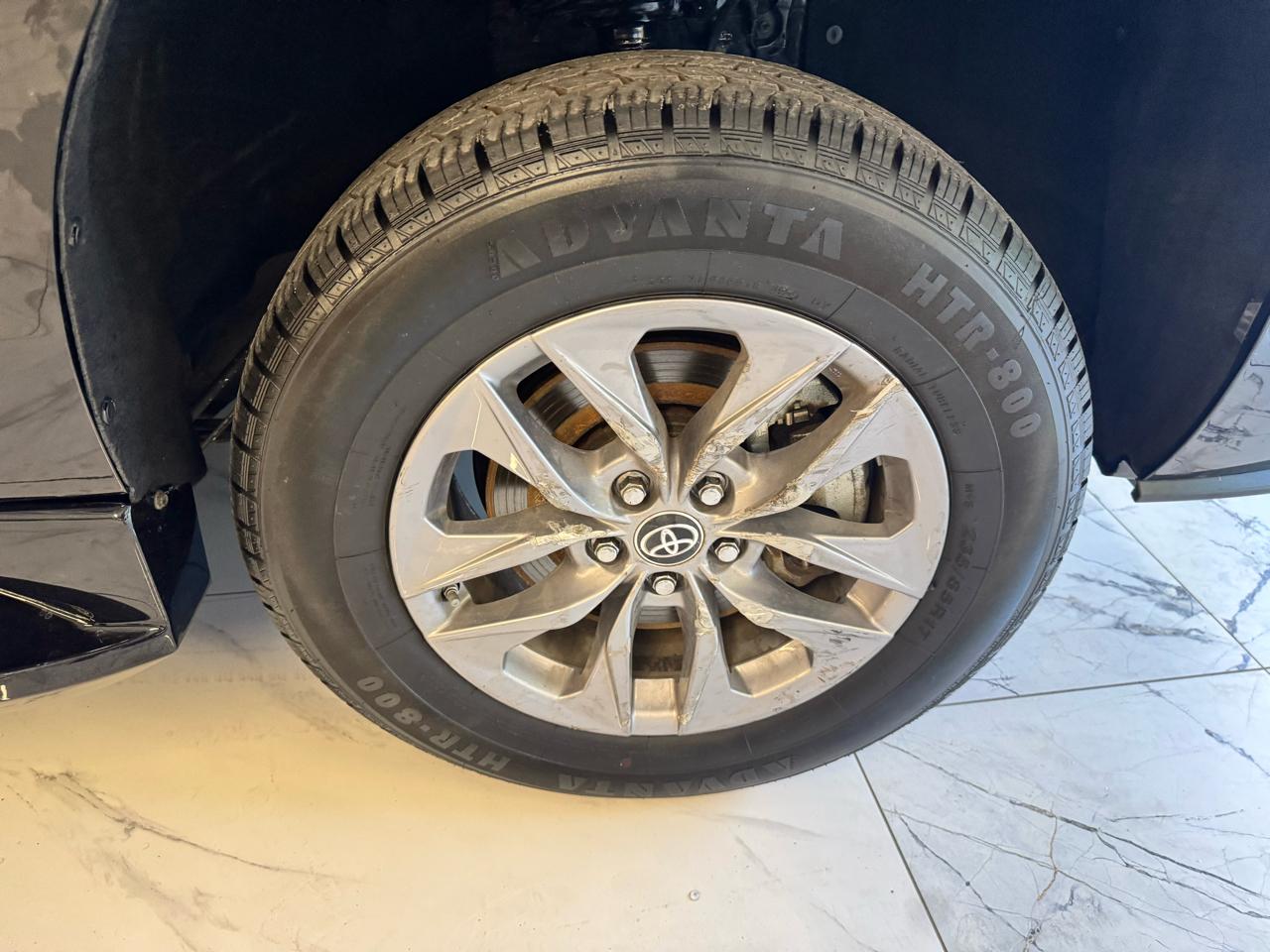 Toyota Sienna XLE FWD Mobility Access 7-Passenger V6 2022
