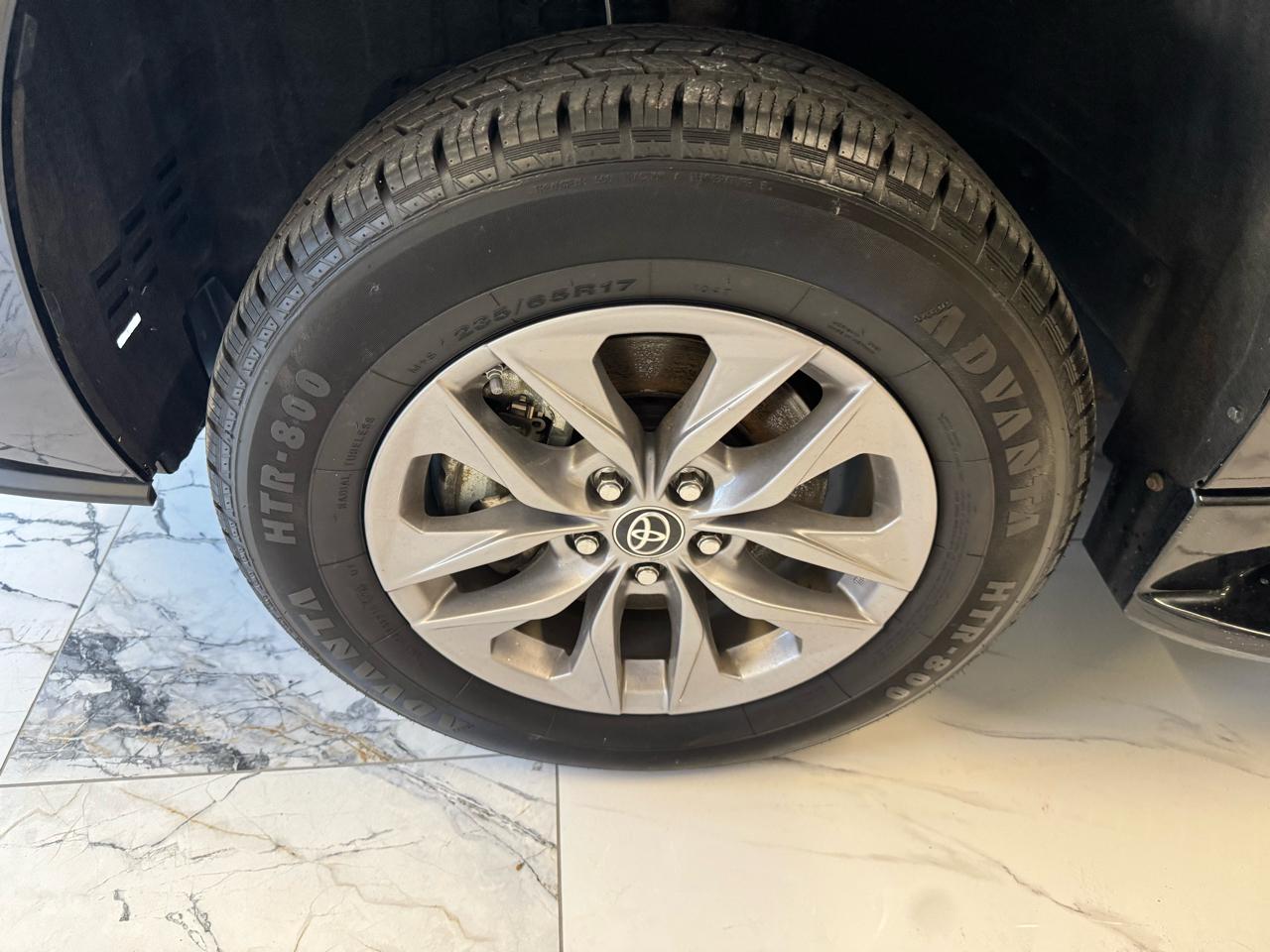Toyota Sienna XLE FWD Mobility Access 7-Passenger V6 2022