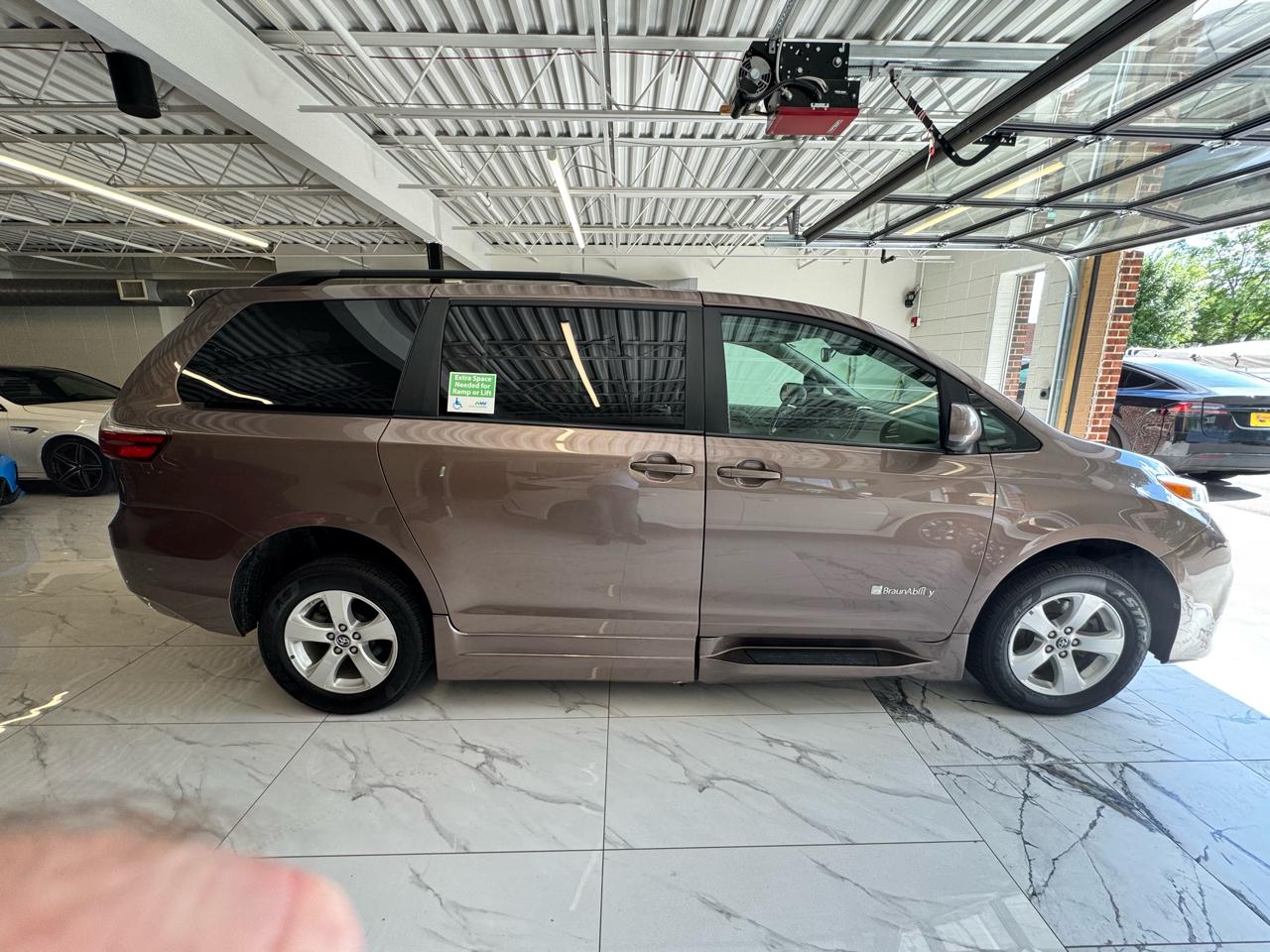 Toyota Sienna XLE Auto Access Seat FWD 7-Passenger (Natl) 2018