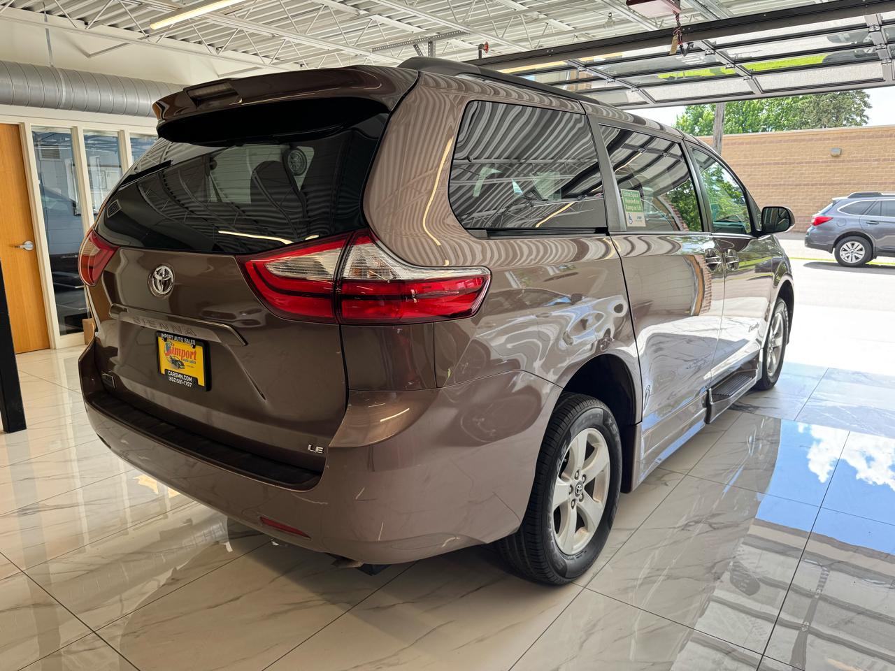 Toyota Sienna XLE Auto Access Seat FWD 7-Passenger (Natl) 2018