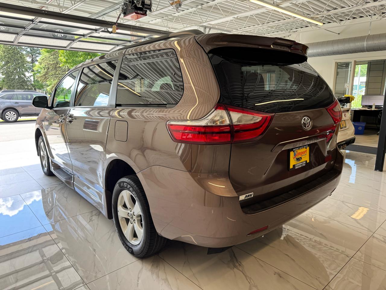Toyota Sienna XLE Auto Access Seat FWD 7-Passenger (Natl) 2018