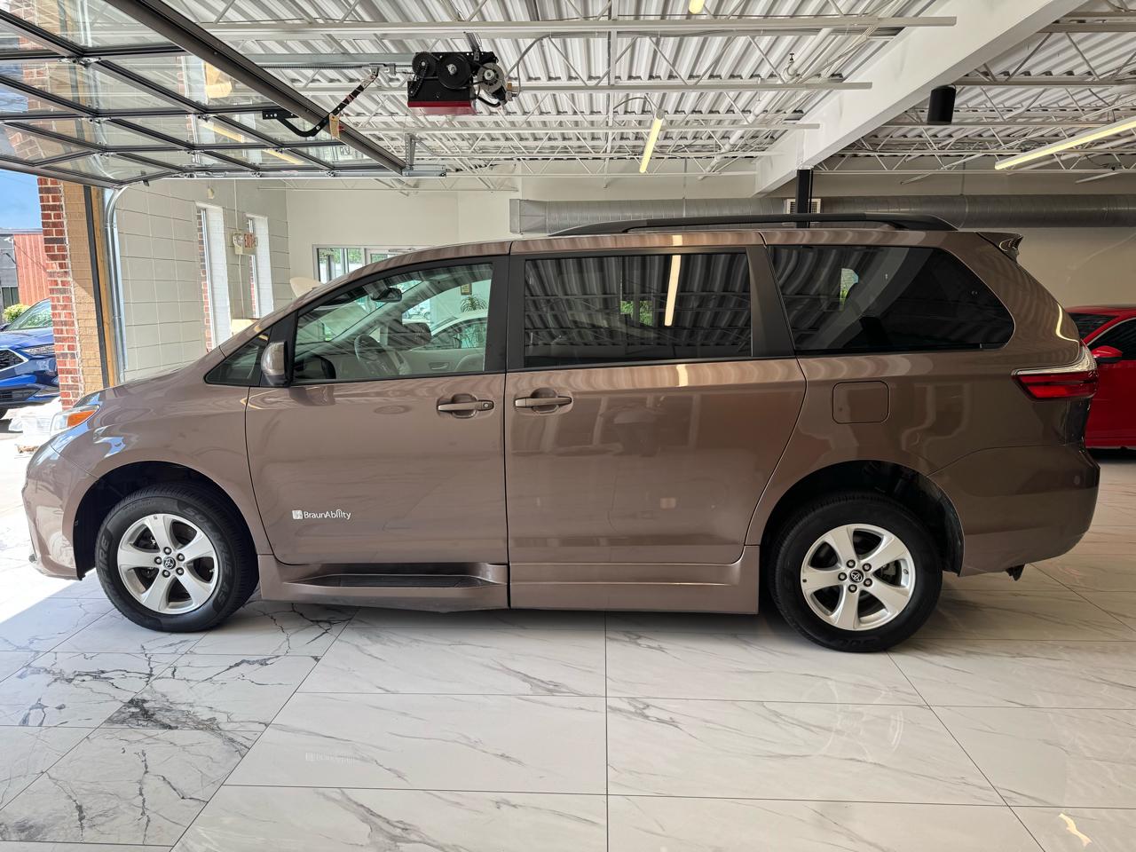 Toyota Sienna XLE Auto Access Seat FWD 7-Passenger (Natl) 2018
