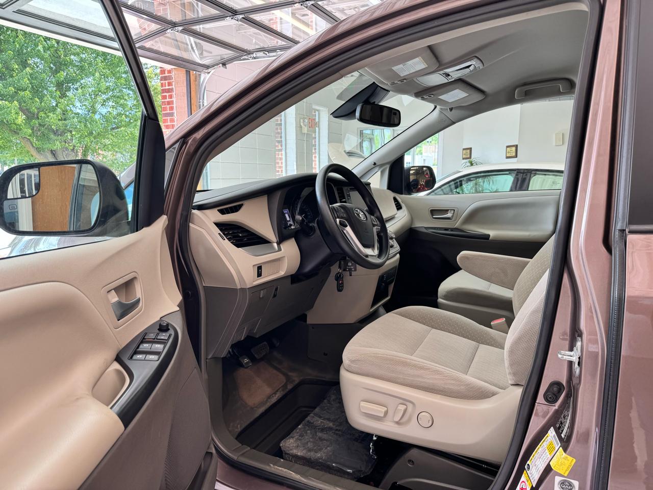 Toyota Sienna XLE Auto Access Seat FWD 7-Passenger (Natl) 2018