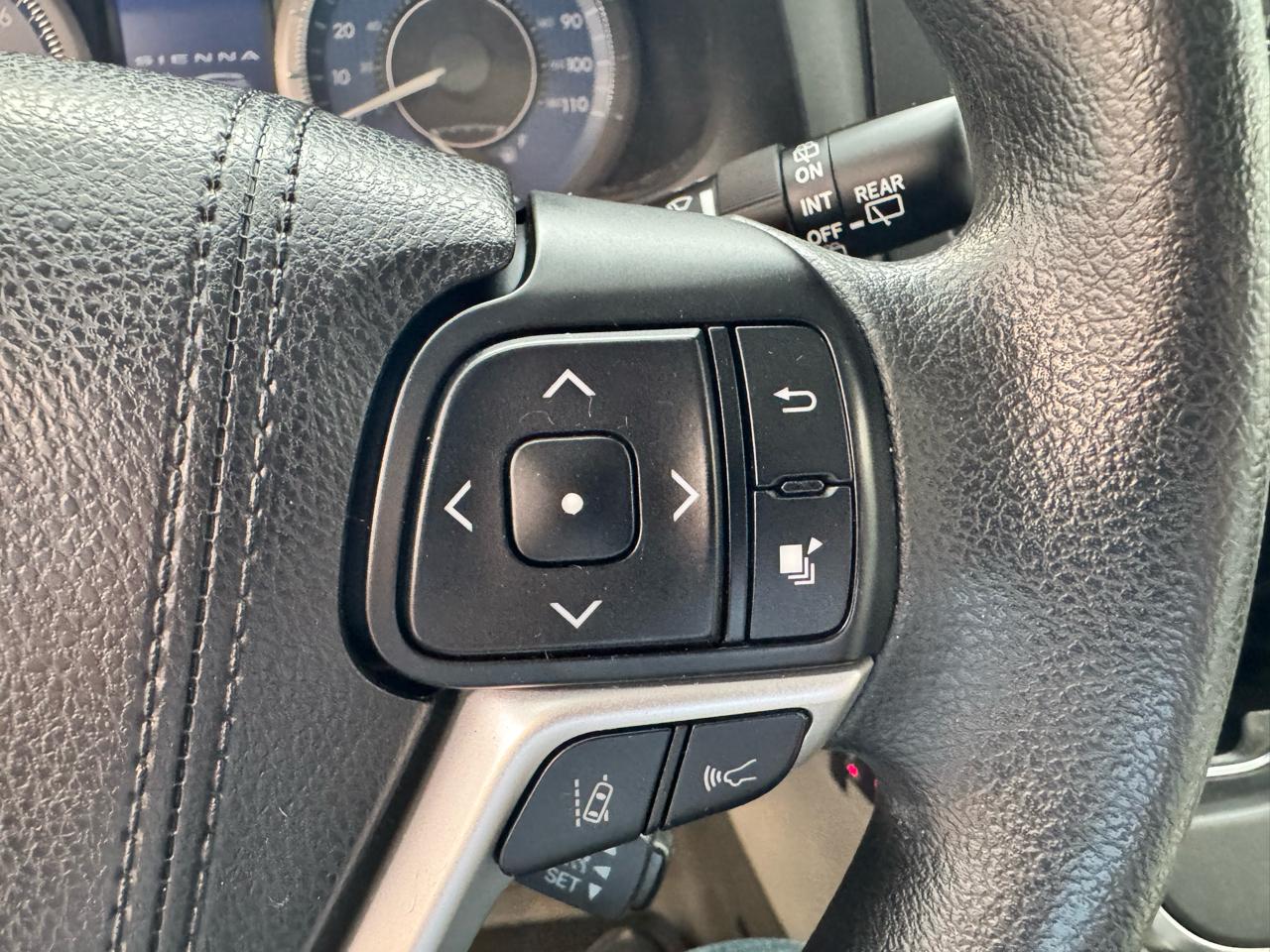 Toyota Sienna XLE Auto Access Seat FWD 7-Passenger (Natl) 2018
