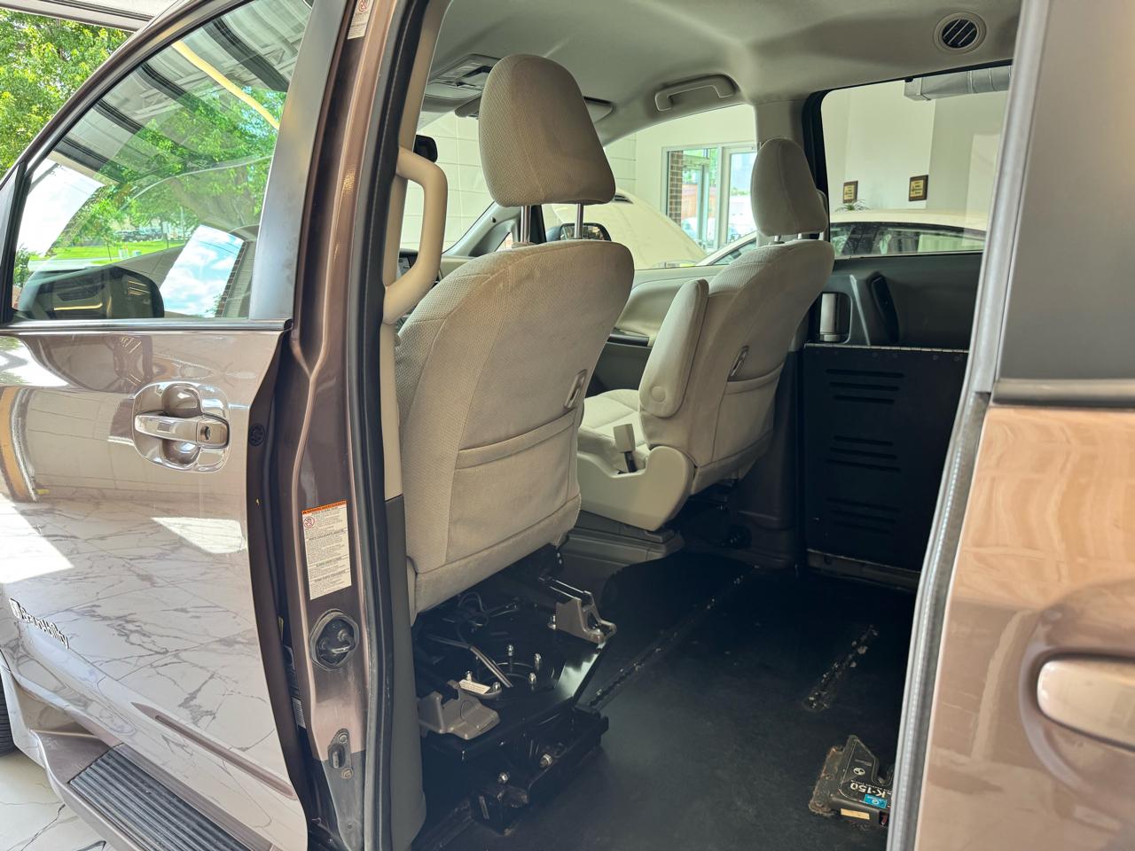 Toyota Sienna XLE Auto Access Seat FWD 7-Passenger (Natl) 2018