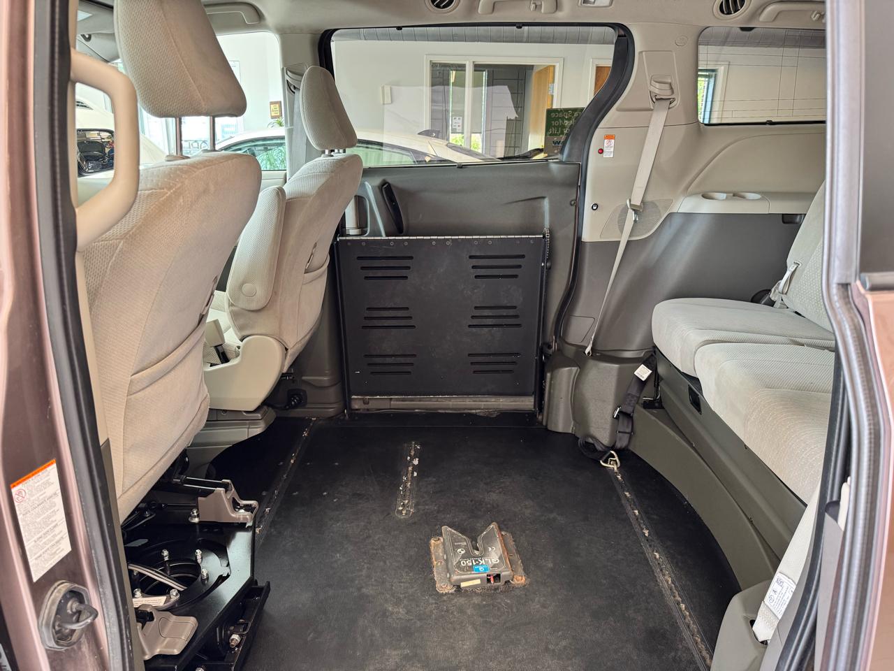 Toyota Sienna XLE Auto Access Seat FWD 7-Passenger (Natl) 2018