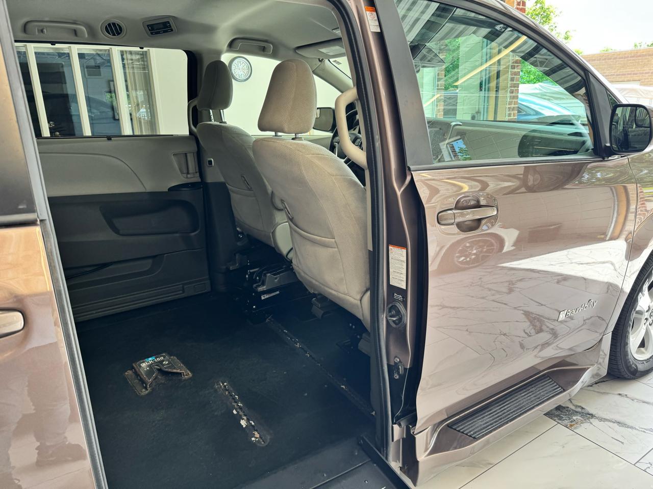 Toyota Sienna XLE Auto Access Seat FWD 7-Passenger (Natl) 2018