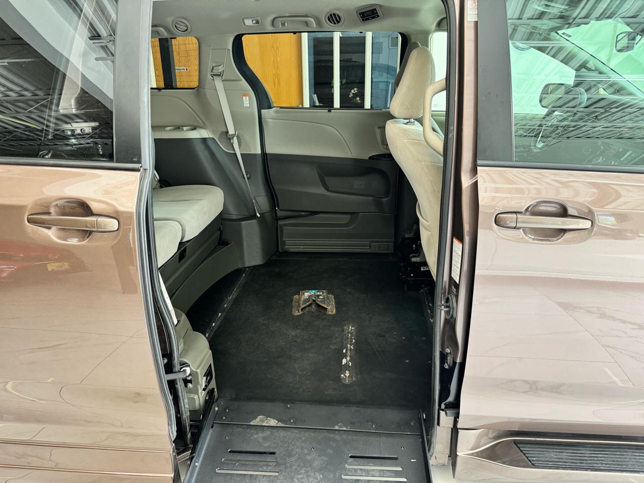Toyota Sienna XLE Auto Access Seat FWD 7-Passenger (Natl) 2018