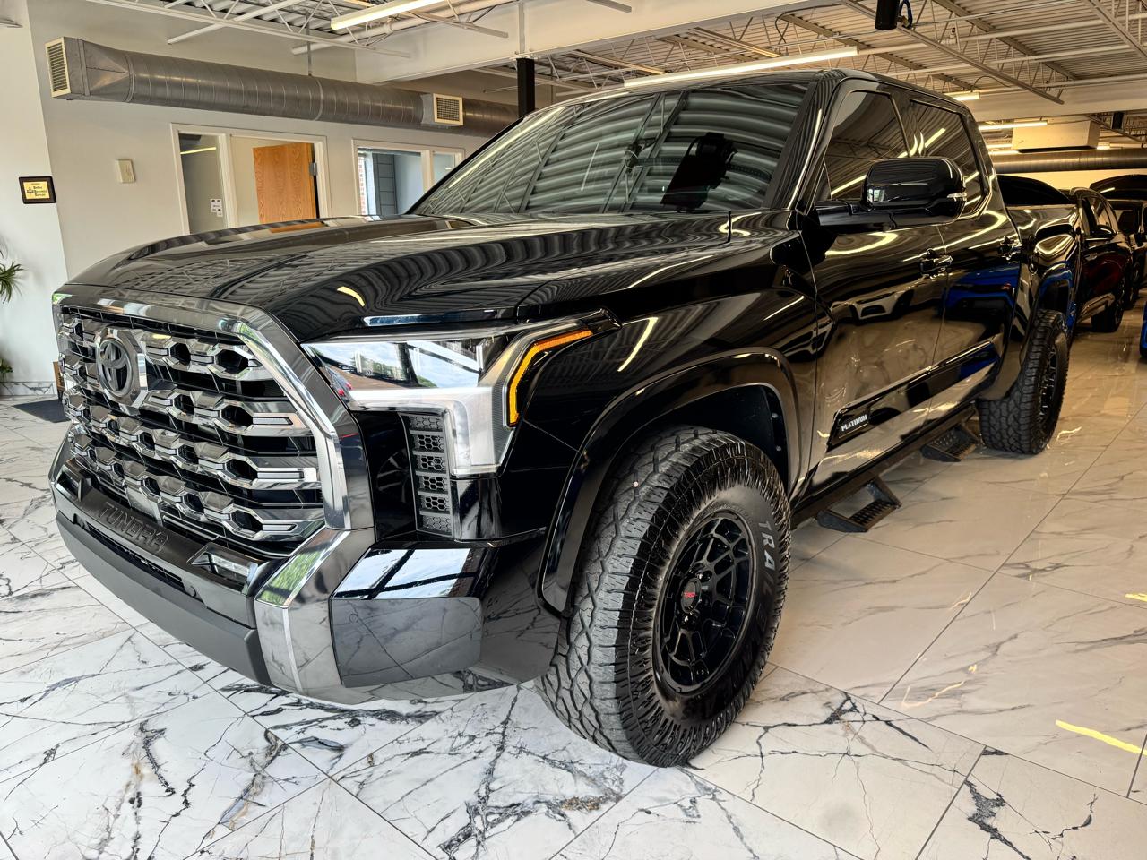 Toyota Tundra 4WD Platinum CrewMax 5.5' Bed (Natl) 2023