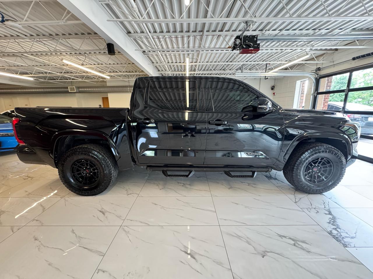 Toyota Tundra 4WD Platinum CrewMax 5.5' Bed (Natl) 2023