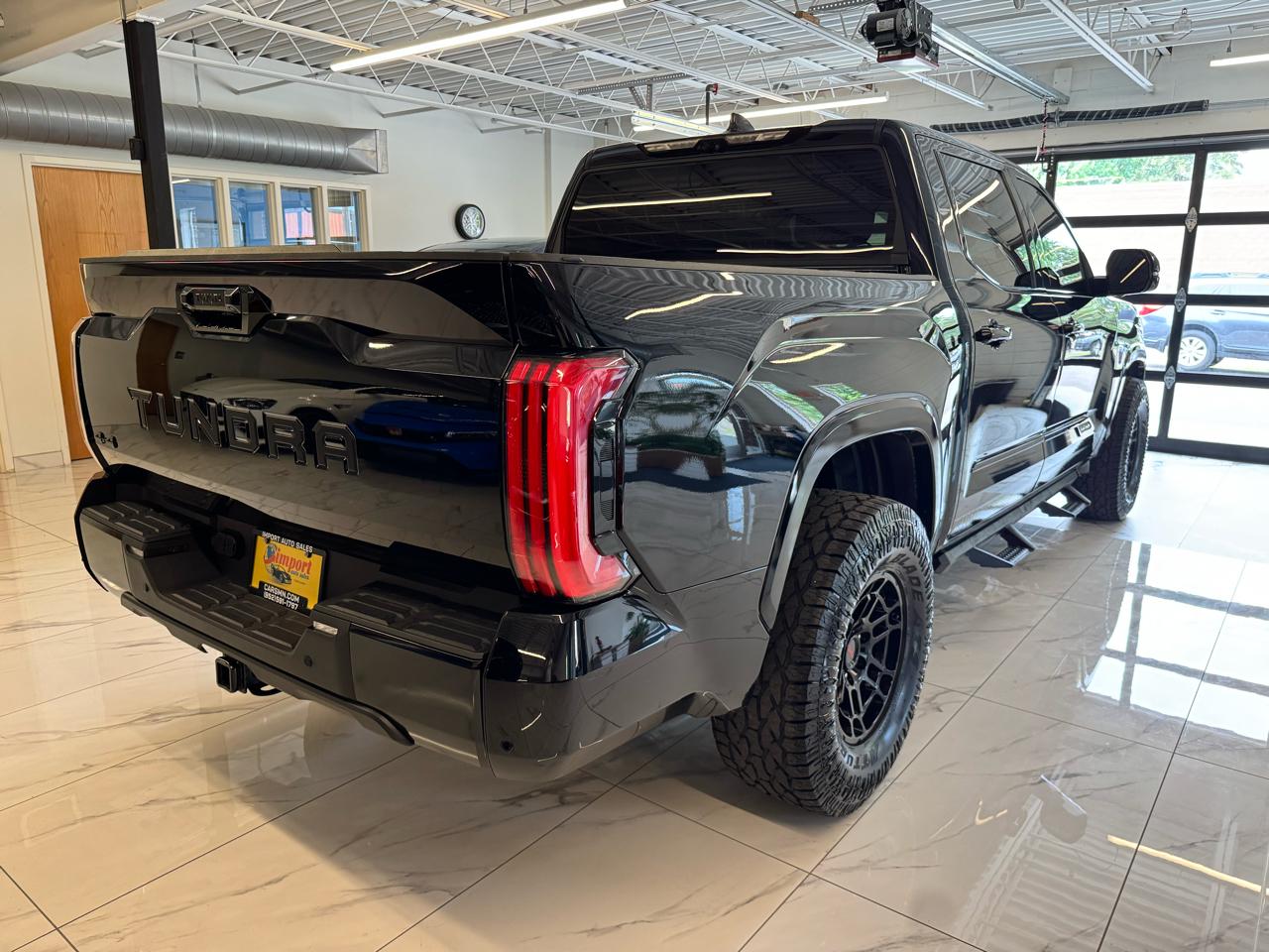 Toyota Tundra 4WD Platinum CrewMax 5.5' Bed (Natl) 2023