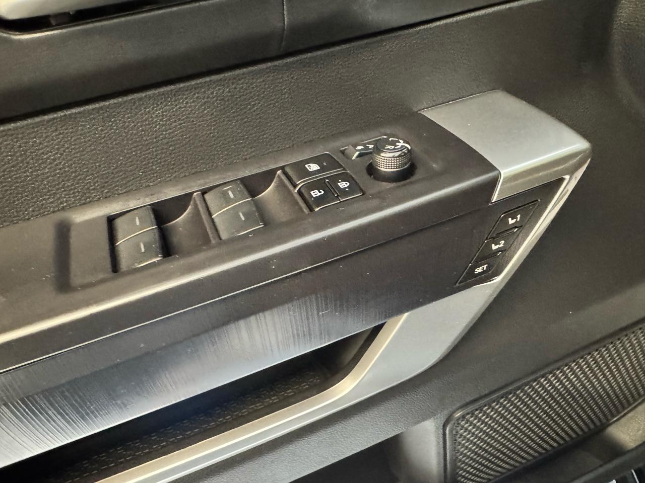 Toyota Tundra 4WD Platinum CrewMax 5.5' Bed (Natl) 2023